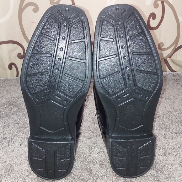 Shoes - Picture 5 of 6